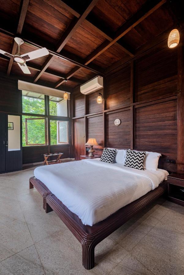 Saffronstays Boulevard Loghouse - A Wooden Chalet Amidst Nature Kārli Exterior foto